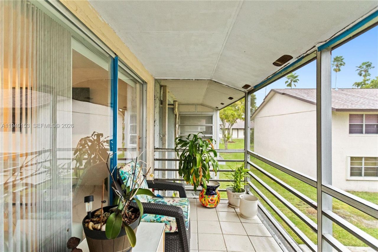 335 W Laurel Drive, Unit 8M, Margate, FL 33063 Photo