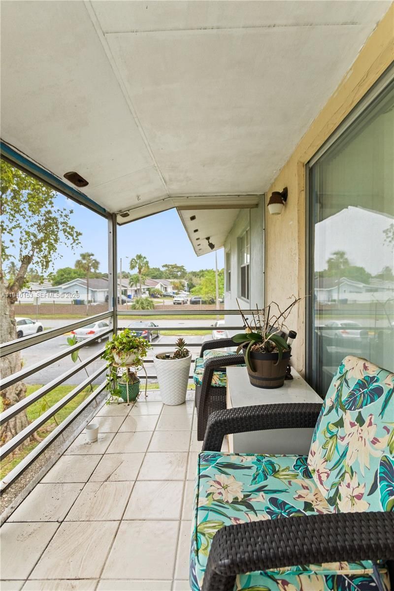 335 W Laurel Drive, Unit 8M, Margate, FL 33063 Photo