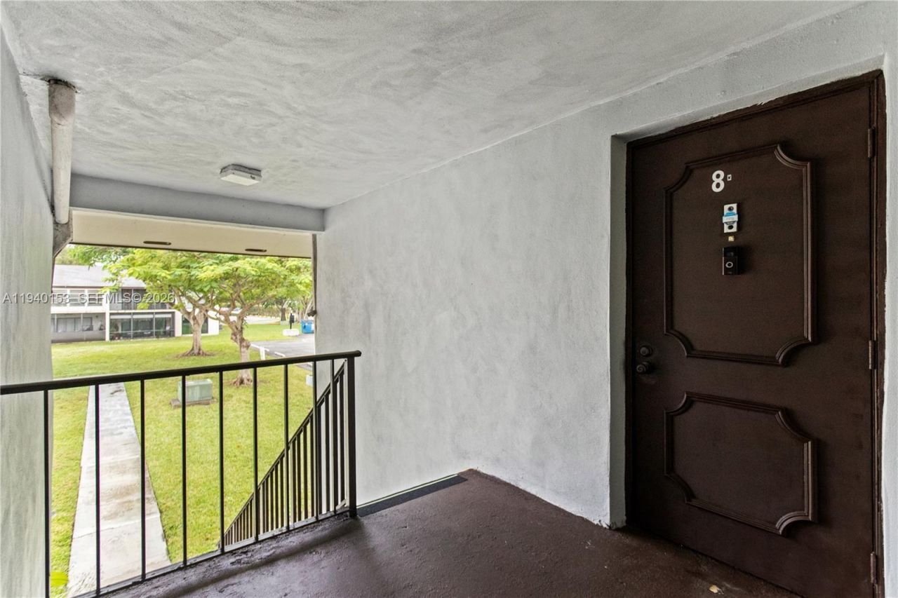335 W Laurel Drive, Unit 8M, Margate, FL 33063 Photo