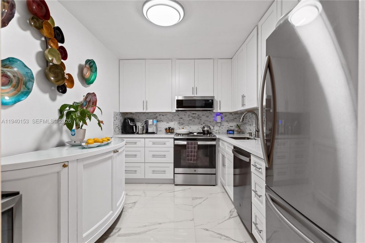 335 W Laurel Drive, Unit 8M, Margate, FL 33063 Photo