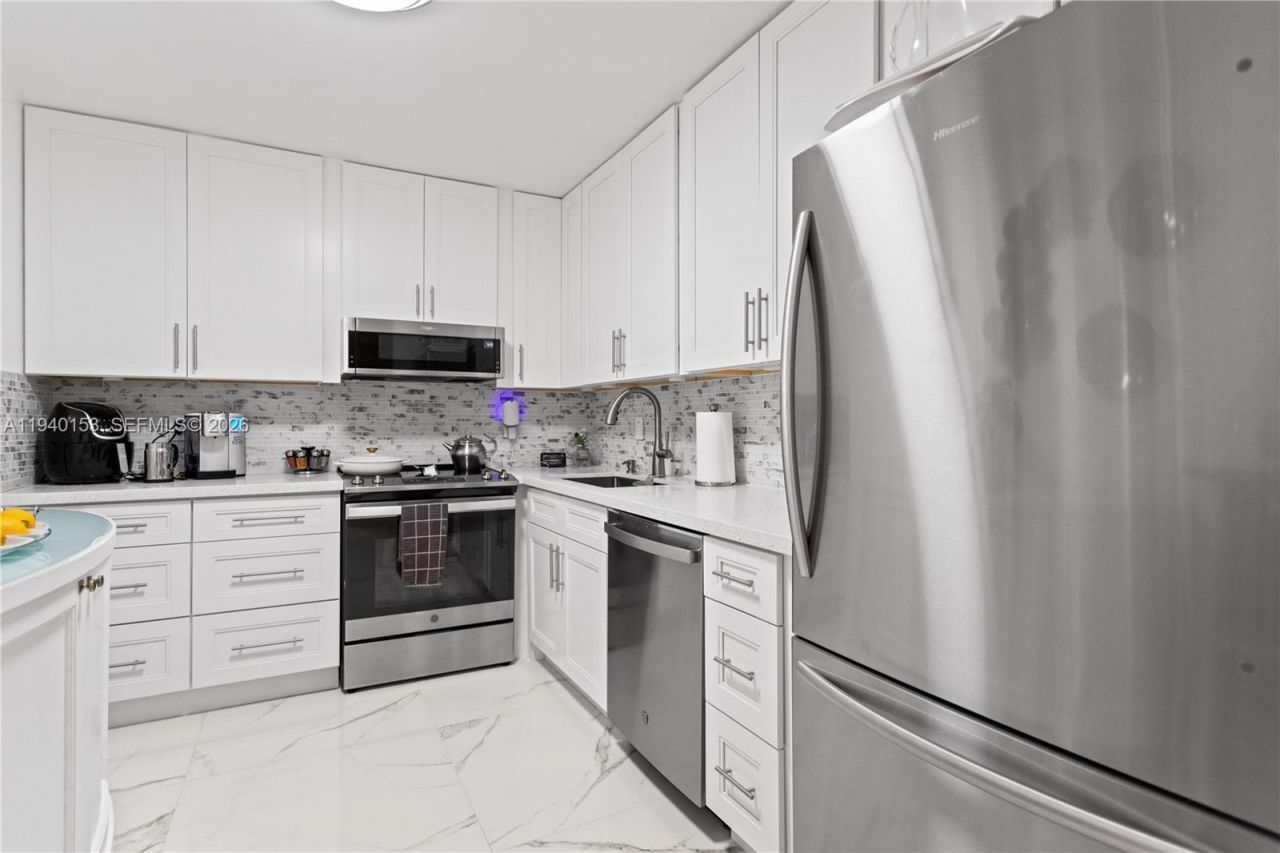 335 W Laurel Drive, Unit 8M, Margate, FL 33063 Photo