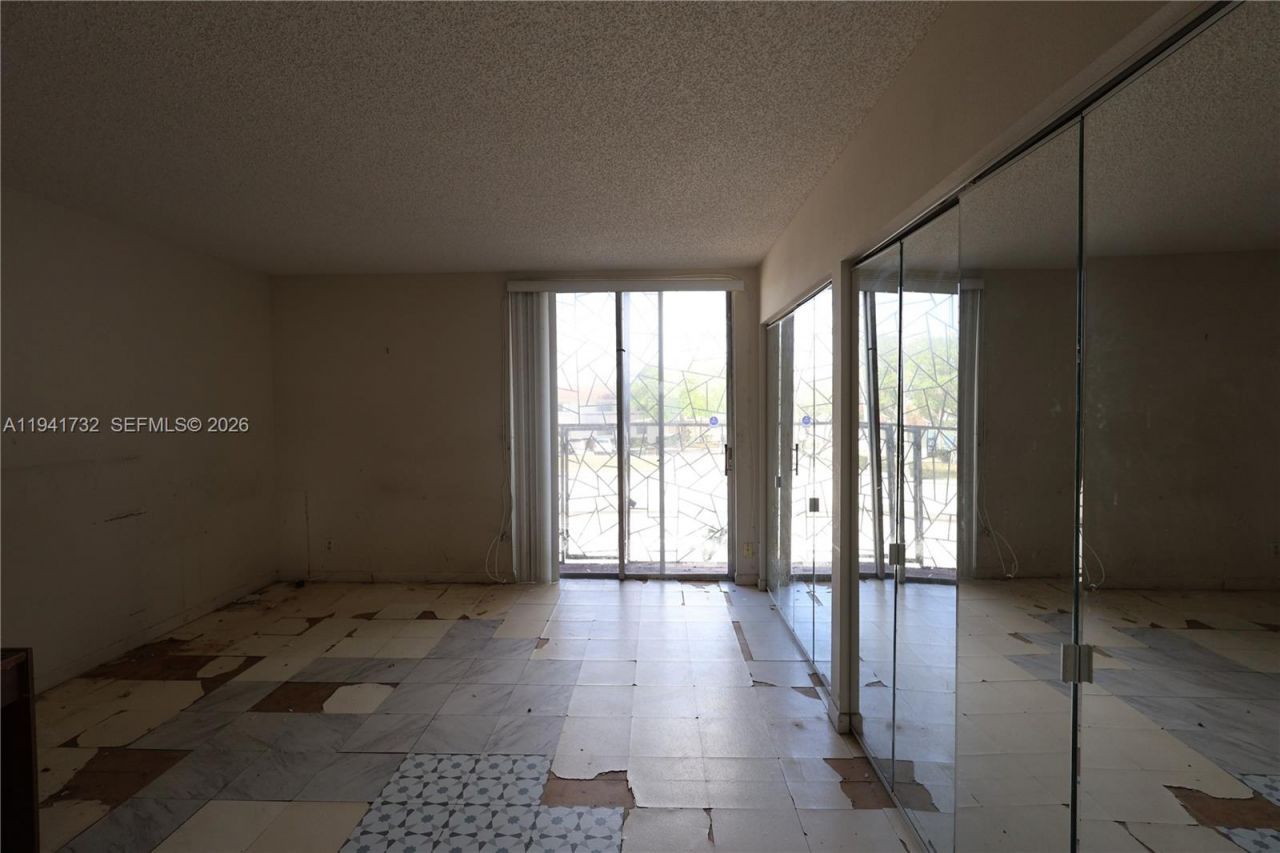 318 NW 107th Ave, Unit 2B, Miami, FL 33172 Photo