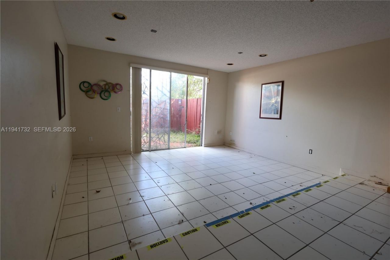 318 NW 107th Ave, Unit 2B, Miami, FL 33172 Photo