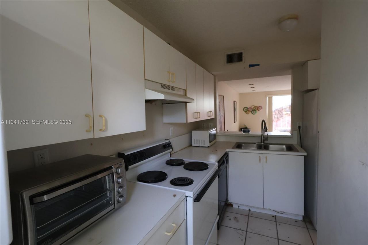 318 NW 107th Ave, Unit 2B, Miami, FL 33172 Photo