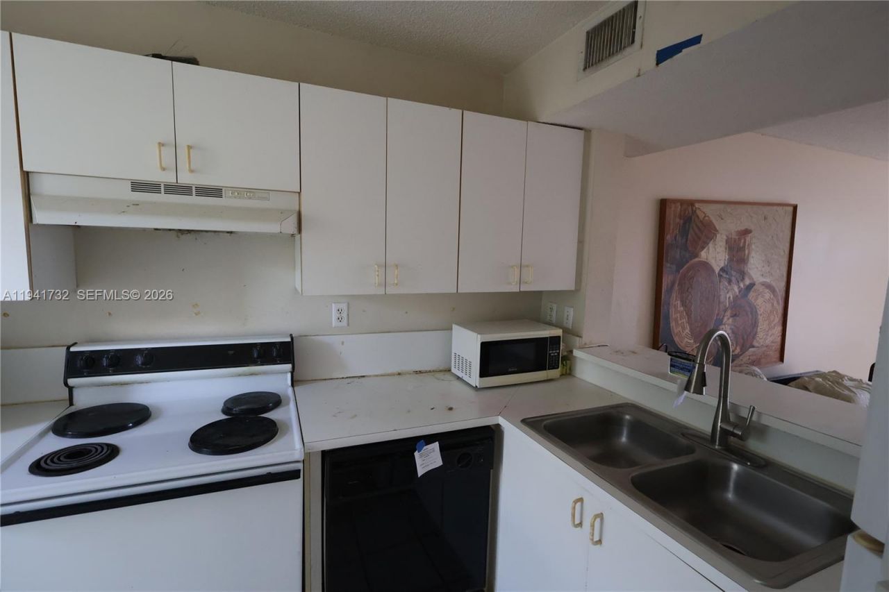 318 NW 107th Ave, Unit 2B, Miami, FL 33172 Photo