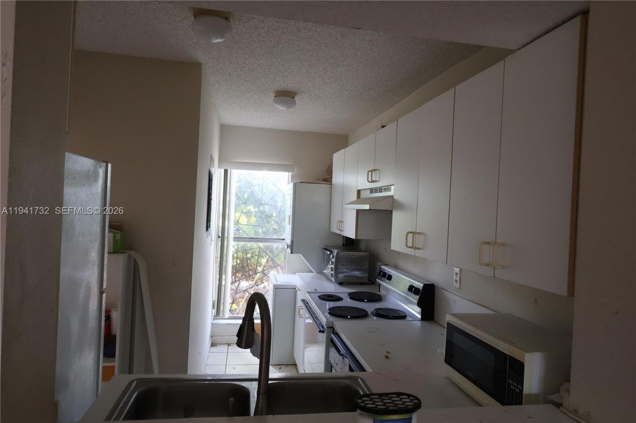 318 NW 107th Ave, Unit 2B, Miami, FL 33172 Photo