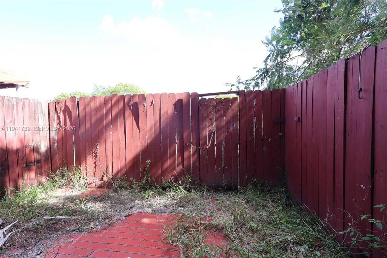 318 NW 107th Ave, Unit 2B, Miami, FL 33172 Photo