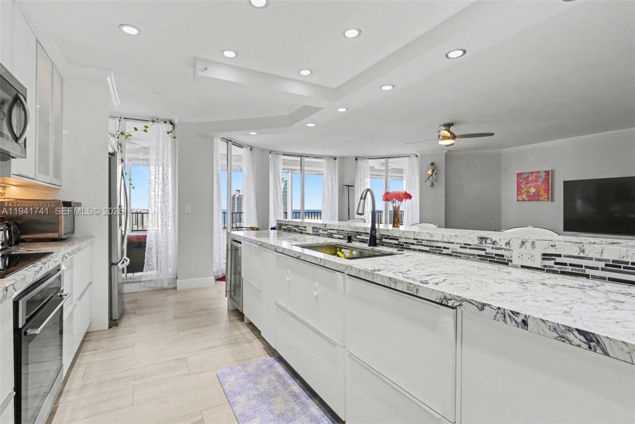 300 Three Islands Blvd, Unit PH3A, Hallandale Beach, FL 33009 Photo