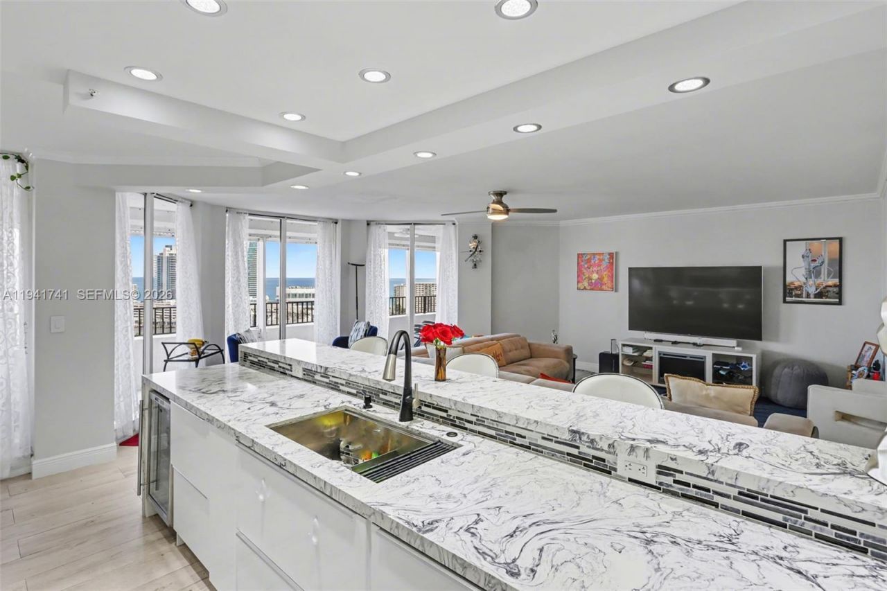 300 Three Islands Blvd, Unit PH3A, Hallandale Beach, FL 33009 Photo