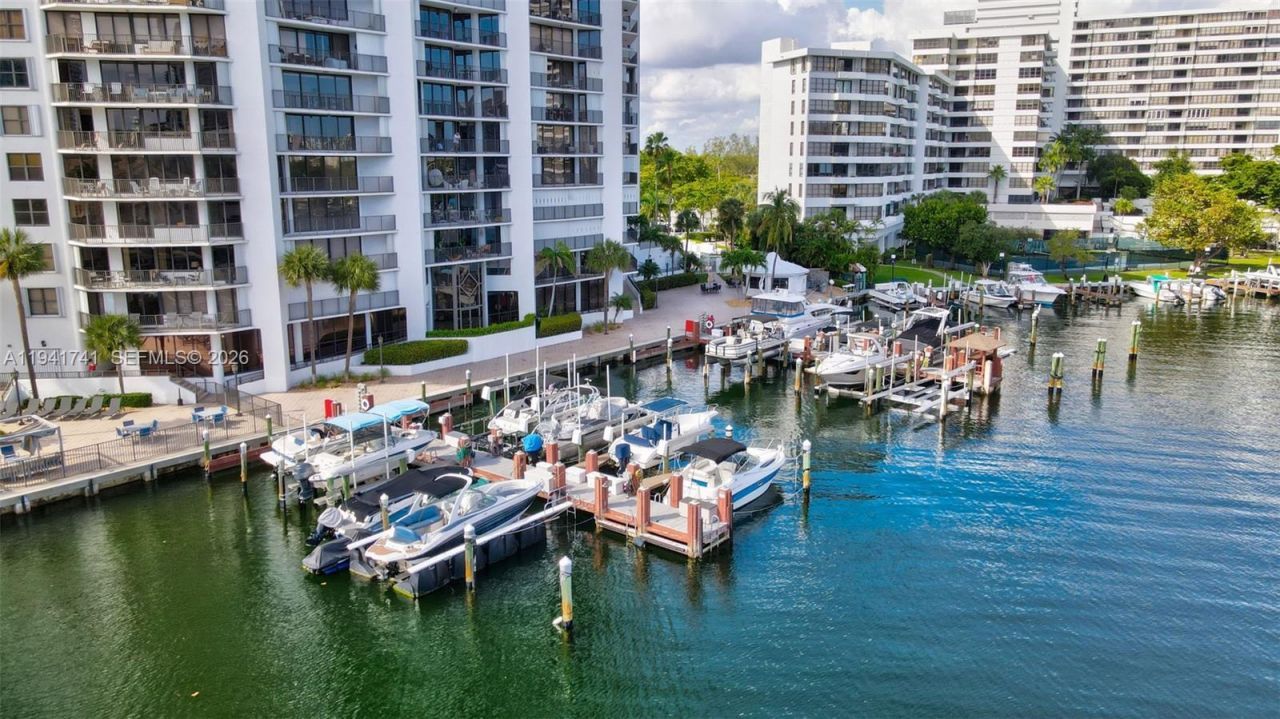 300 Three Islands Blvd, Unit PH3A, Hallandale Beach, FL 33009 Photo