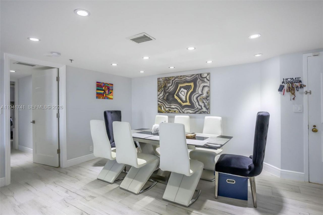 300 Three Islands Blvd, Unit PH3A, Hallandale Beach, FL 33009 Photo