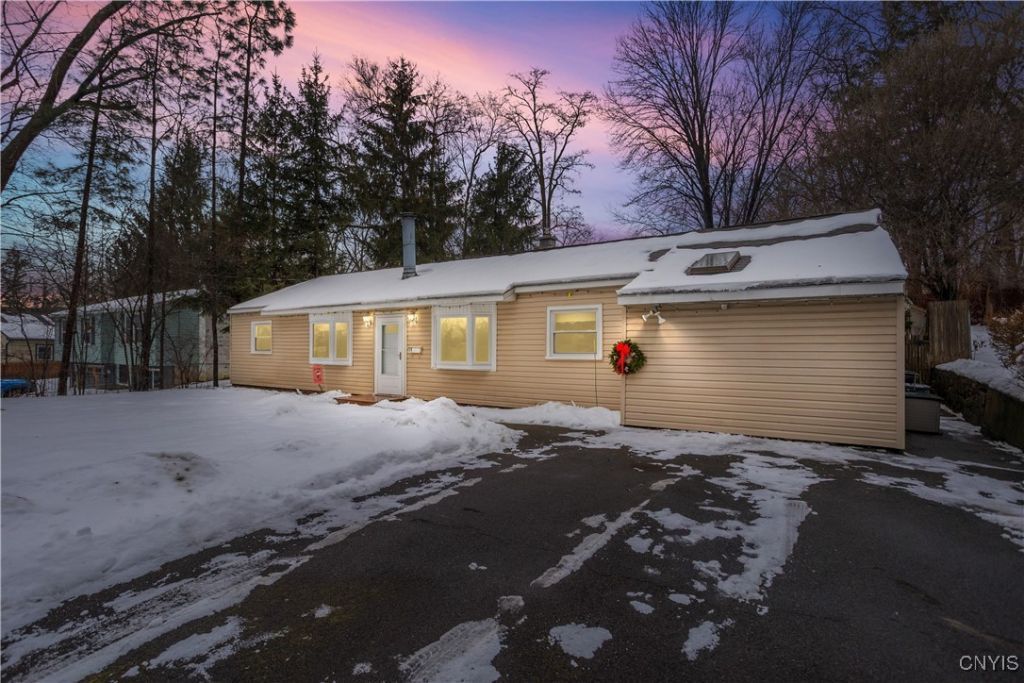 15 Wexford Road, Syracuse, NY 13214 Main Photo