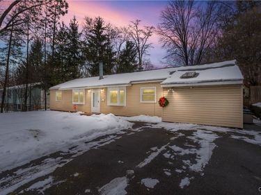 15 Wexford Road, Syracuse, NY 13214