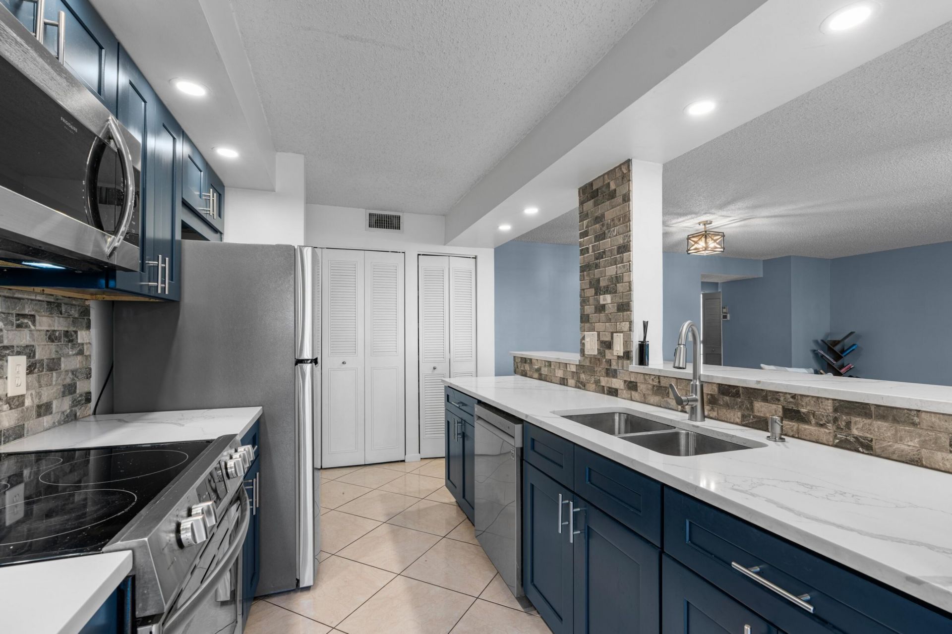 110 Half Moon Circle, Unit D1, Hypoluxo, FL 33462 Photo