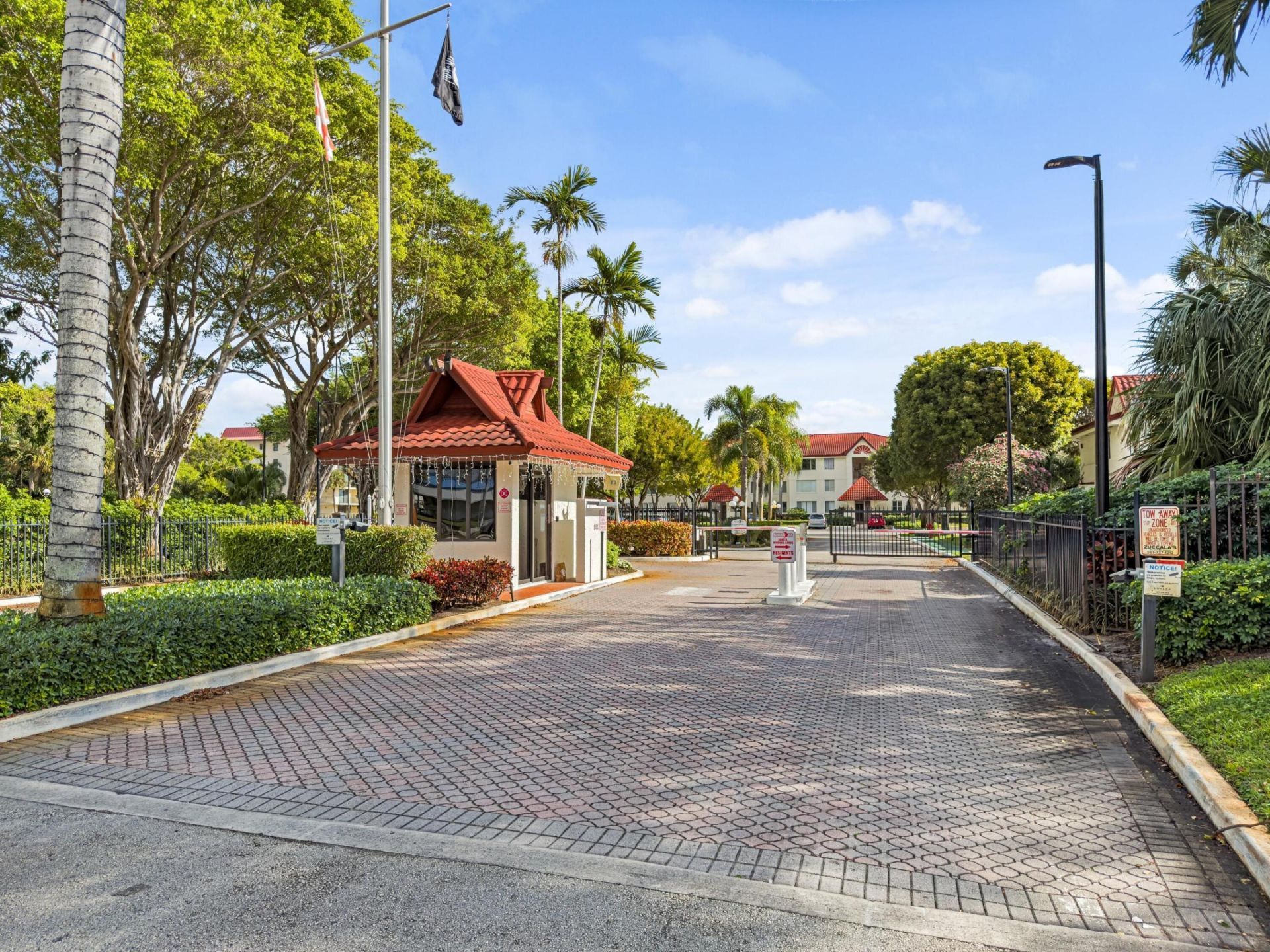 110 Half Moon Circle, Unit D1, Hypoluxo, FL 33462 Photo