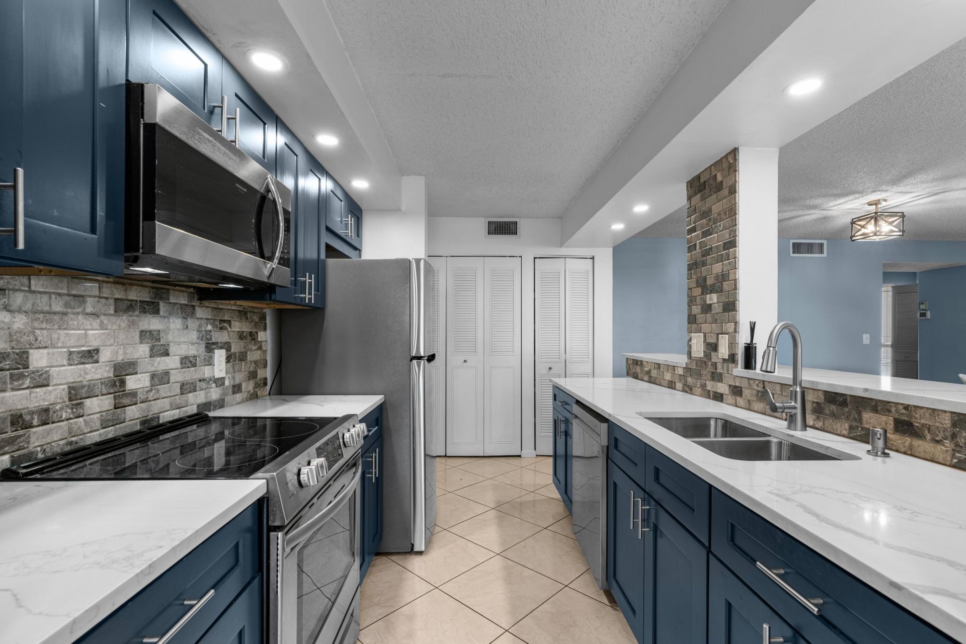 110 Half Moon Circle, Unit D1, Hypoluxo, FL 33462 Photo