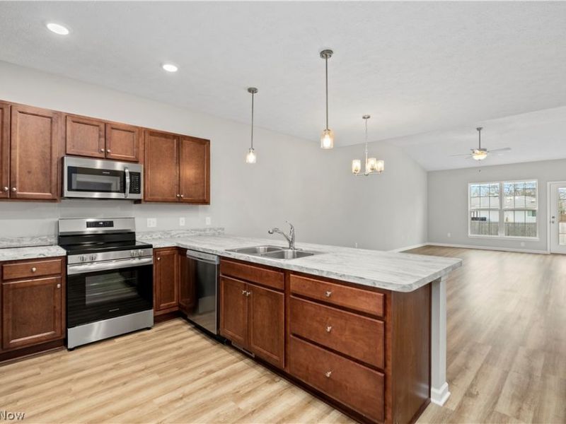 556 Eldemire Lane, Elyria, OH 44035 Photo 10