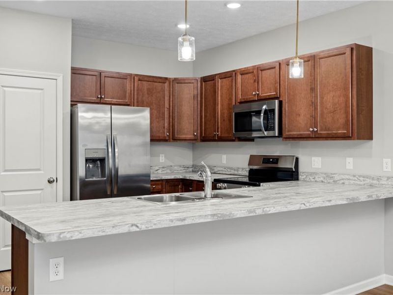 556 Eldemire Lane, Elyria, OH 44035 Photo 11