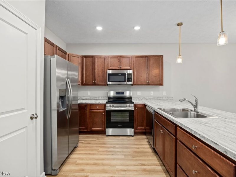 556 Eldemire Lane, Elyria, OH 44035 Photo 12