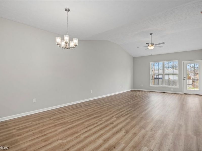 556 Eldemire Lane, Elyria, OH 44035 Photo 4