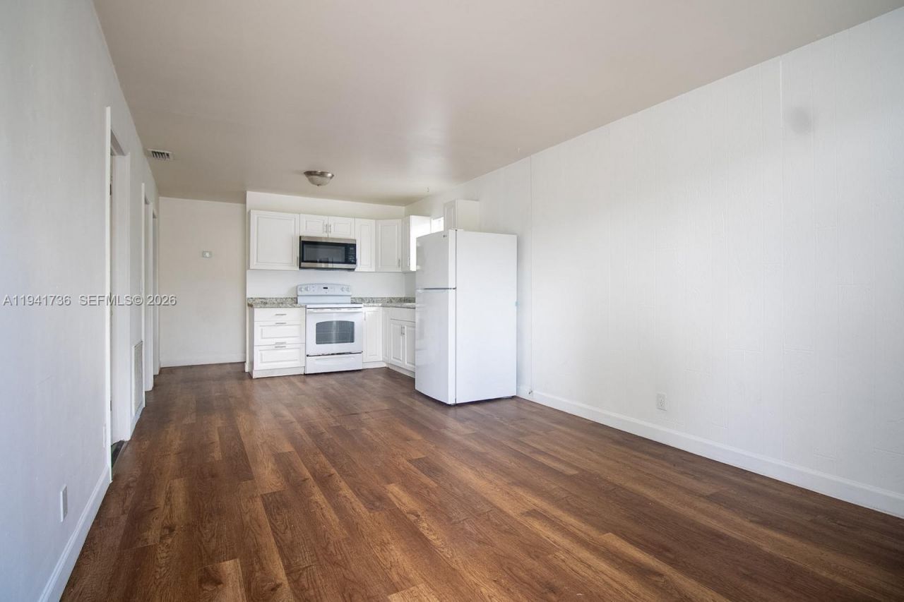 8690 Sunset Dr A, Palm Beach Gardens, FL 33410 Photo