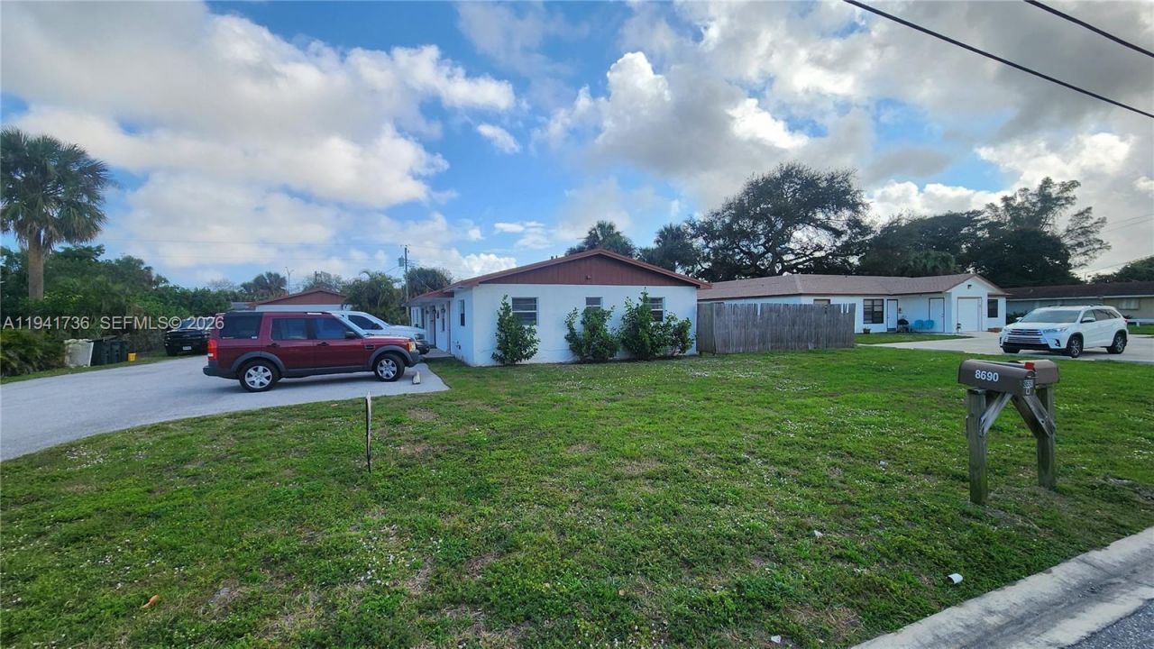 8690 Sunset Dr A, Palm Beach Gardens, FL 33410 Photo