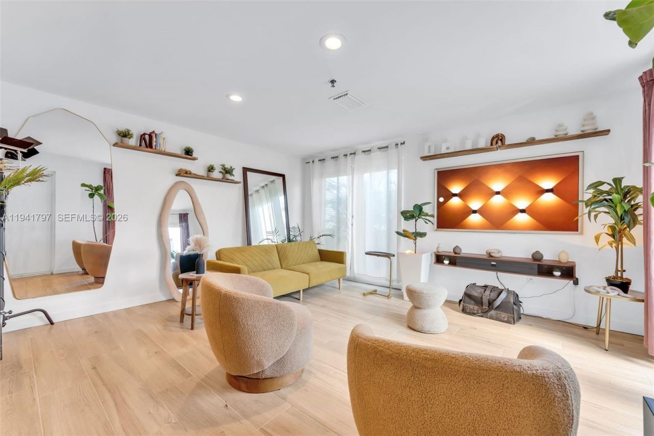 865 Collins Ave, Unit 307, Miami Beach, FL 33139 Photo