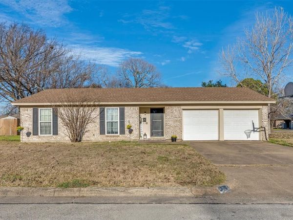 600 Sue Ann Lane, Burleson, TX 76028