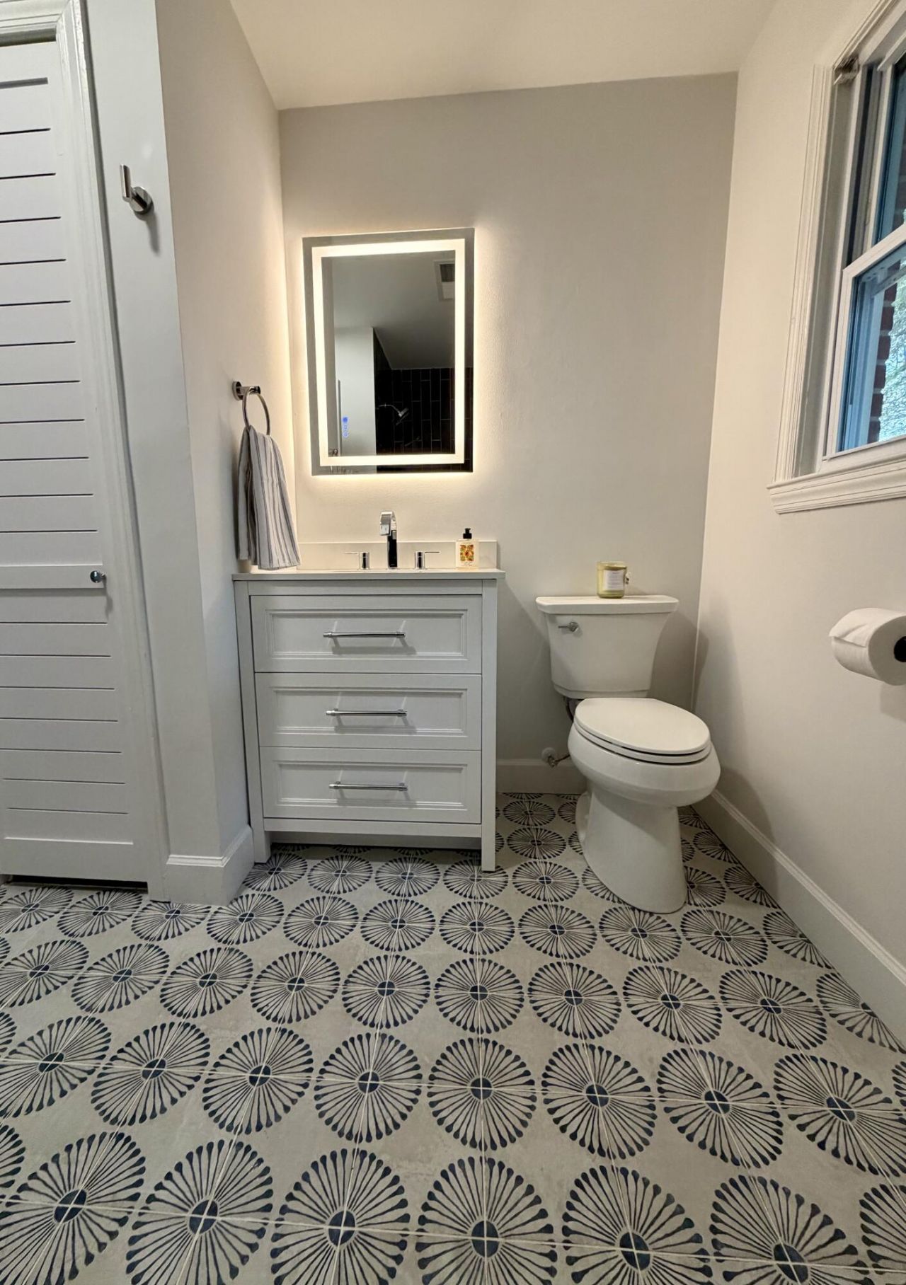 1550 Salisbury Street Photo 8