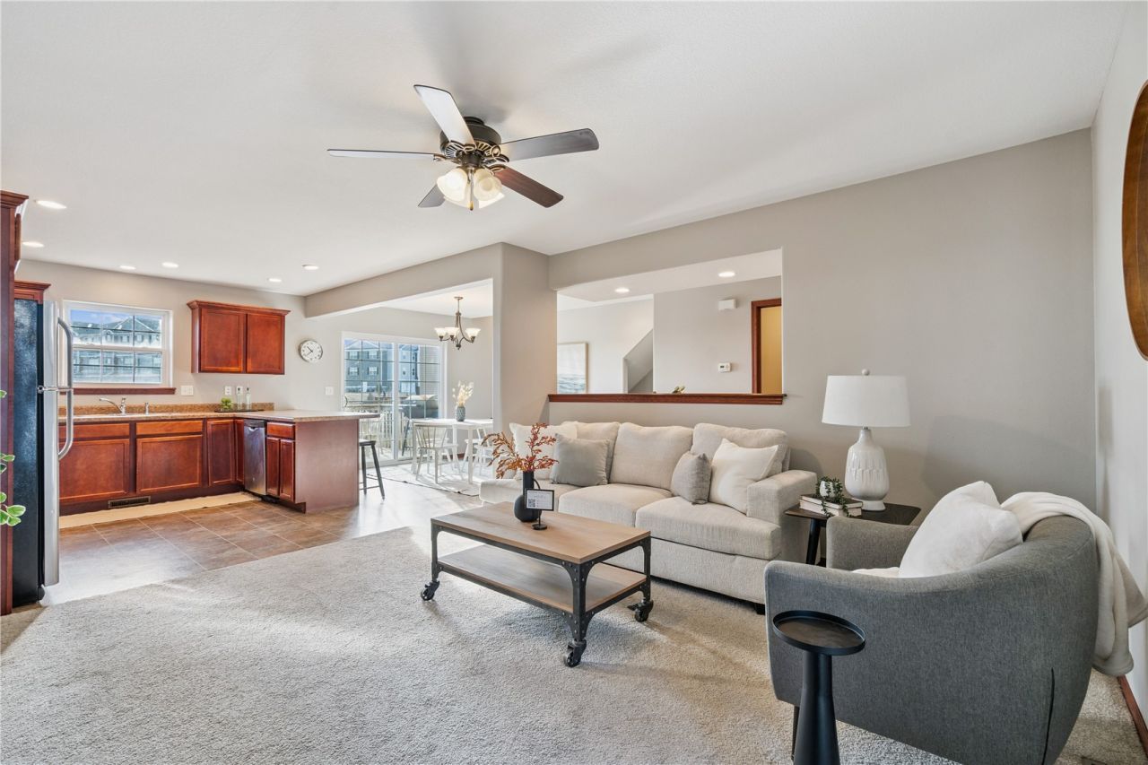 107 Woodstone Lane Sw, Cedar Rapids, IA 52404 Main Photo