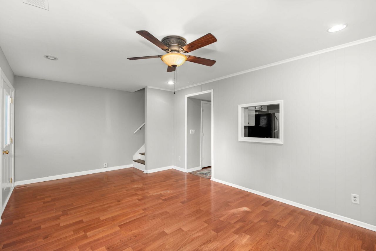 712 Harbor Lane Photo 10