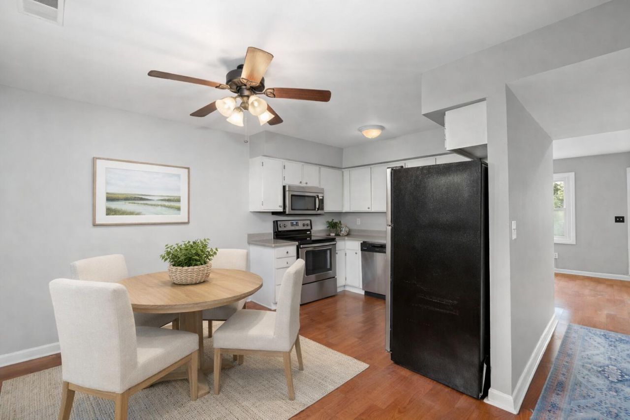 712 Harbor Lane Photo 11