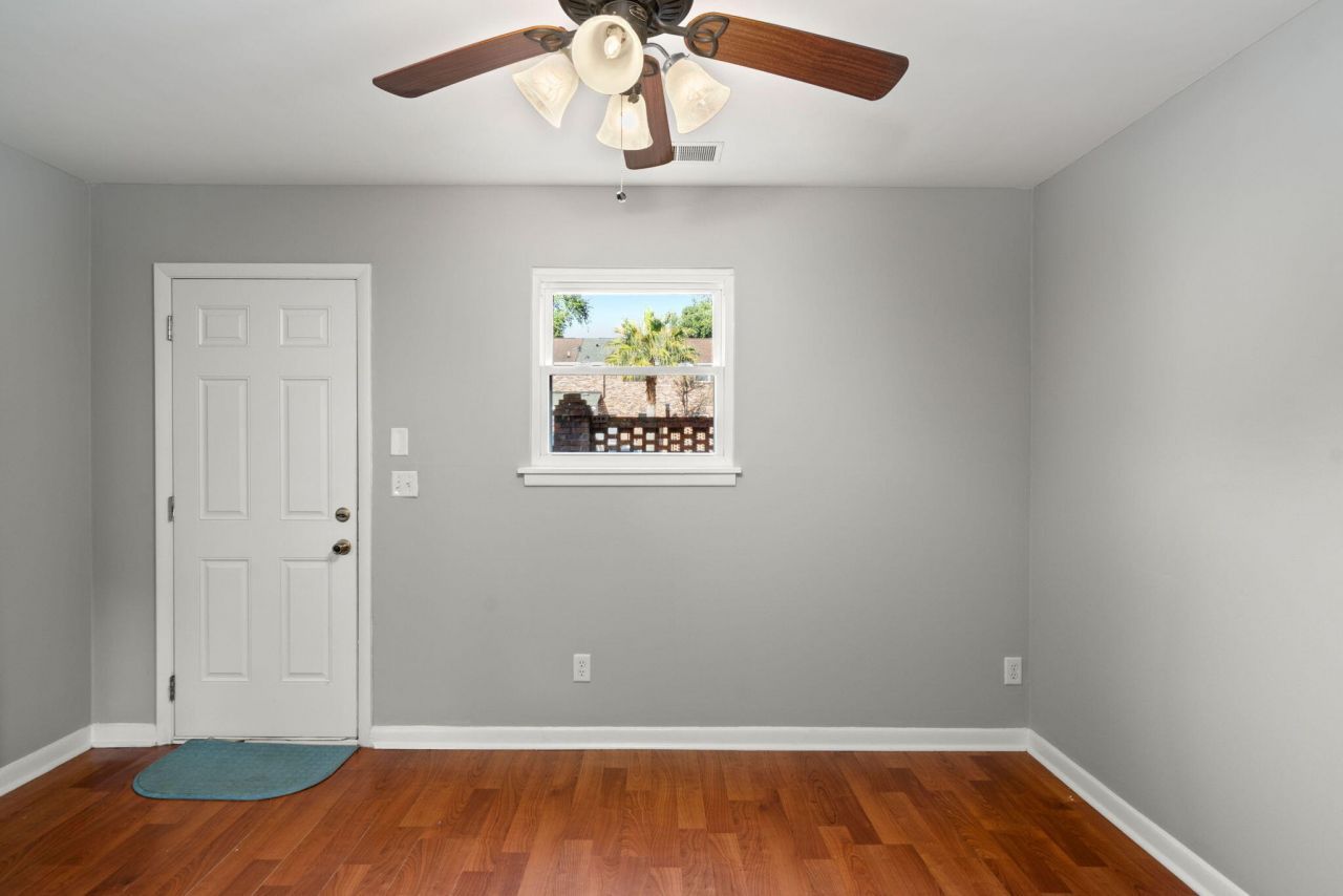 712 Harbor Lane Photo 13