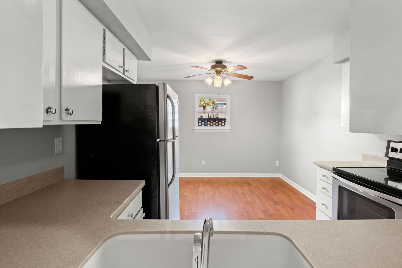 712 Harbor Lane Photo 17