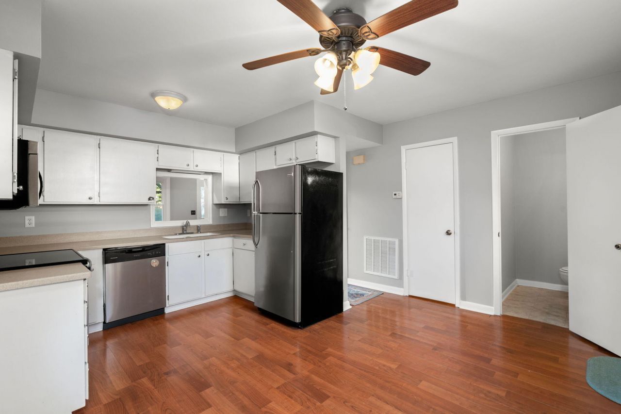 712 Harbor Lane Photo 18