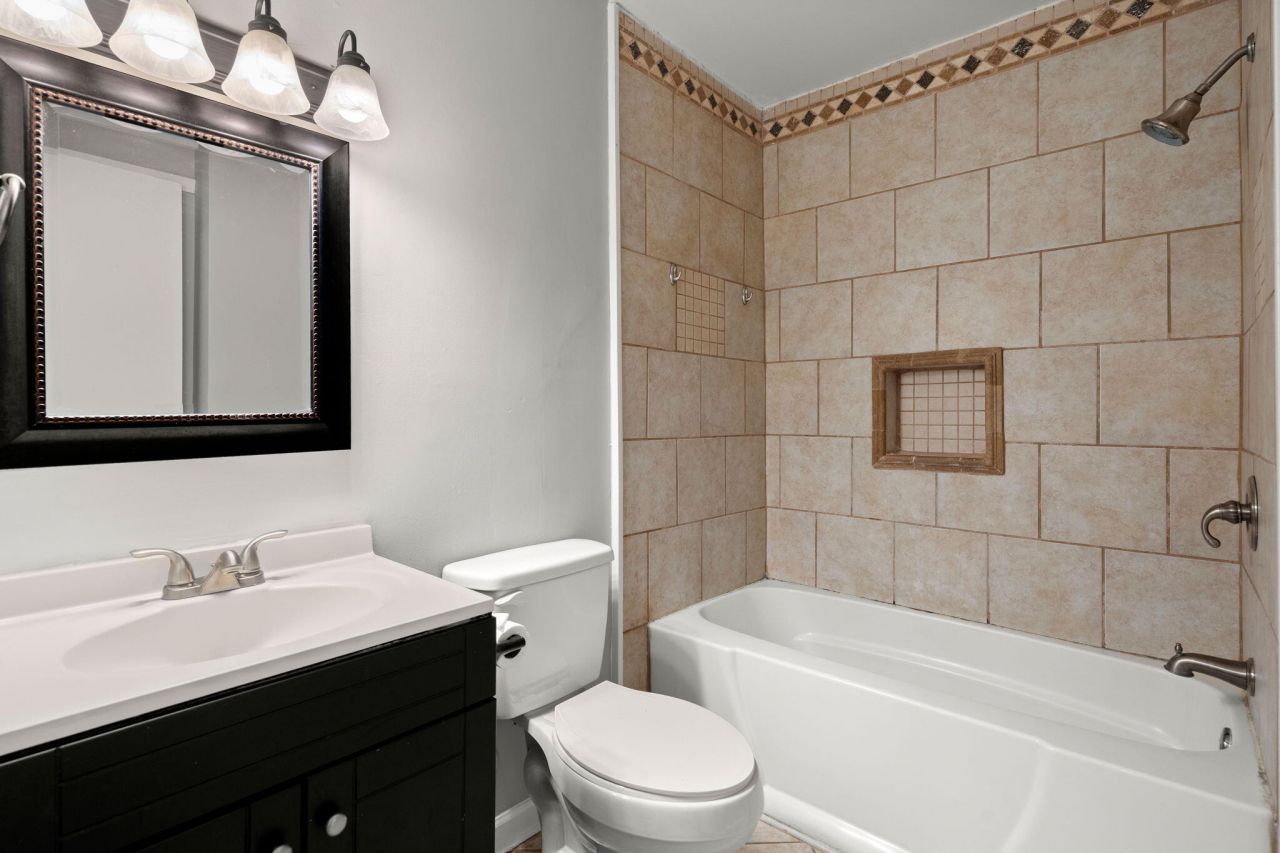 712 Harbor Lane Photo 24