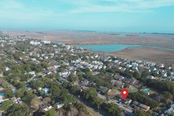 712 Harbor Lane photo 4