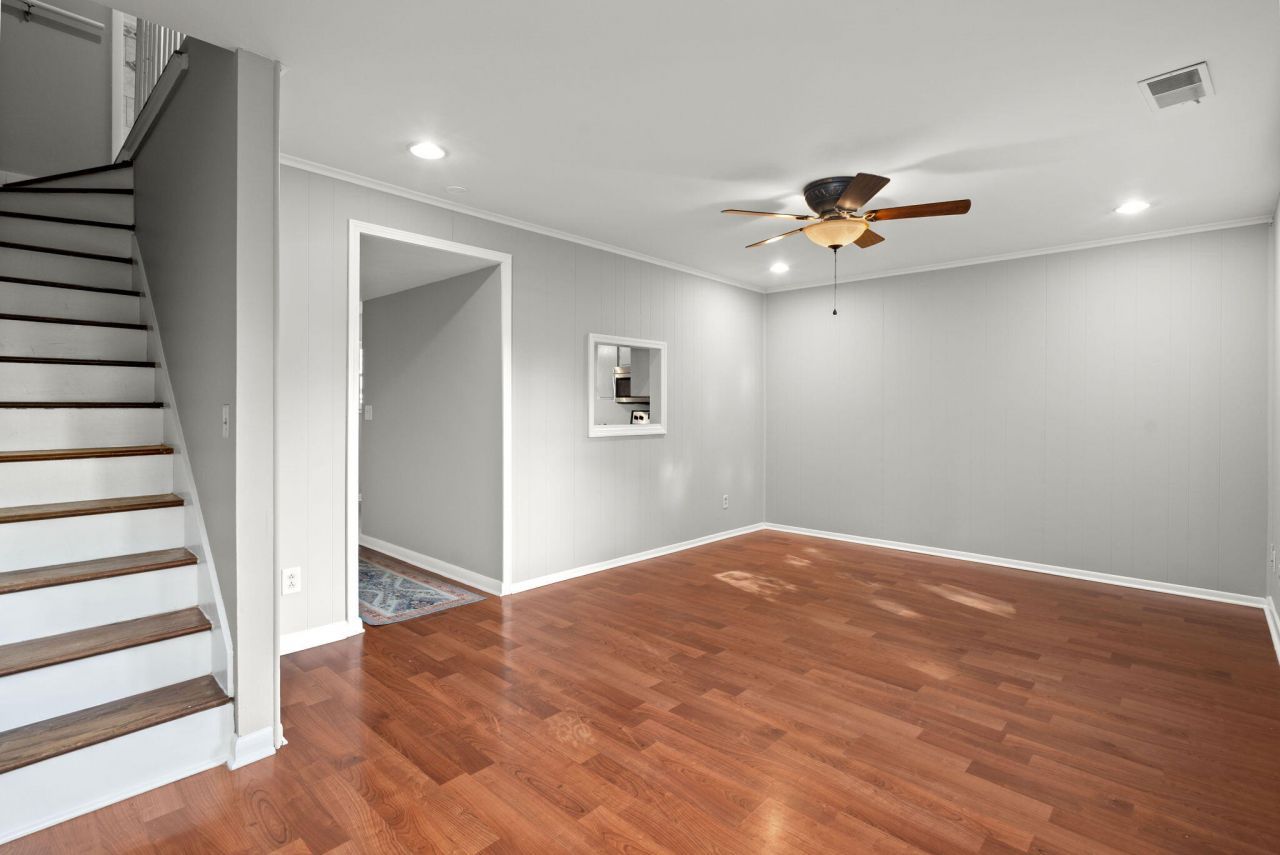 712 Harbor Lane Photo 9