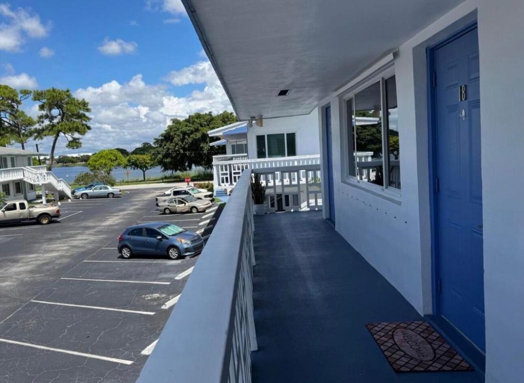 1950 Lake Osborne Drive, Unit 18, Lake Worth, FL 33461 Photo