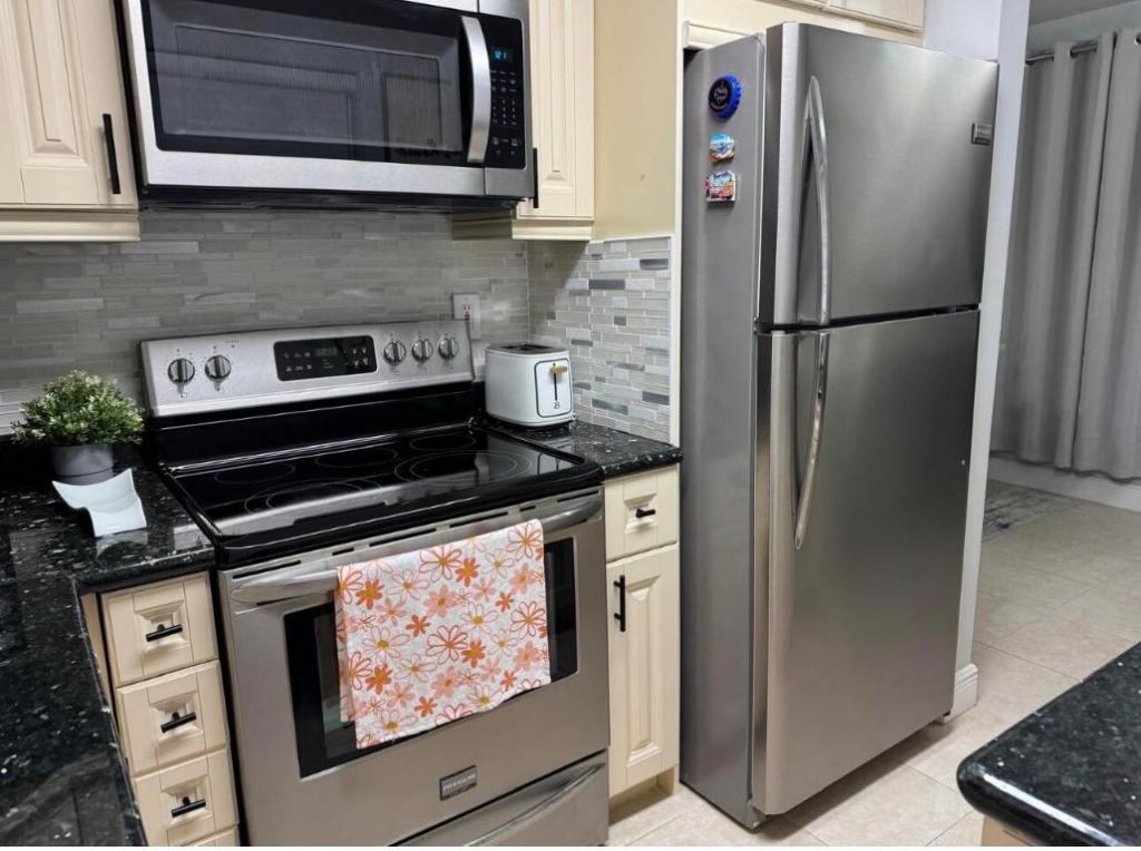 1950 Lake Osborne Drive, Unit 18, Lake Worth, FL 33461 Photo