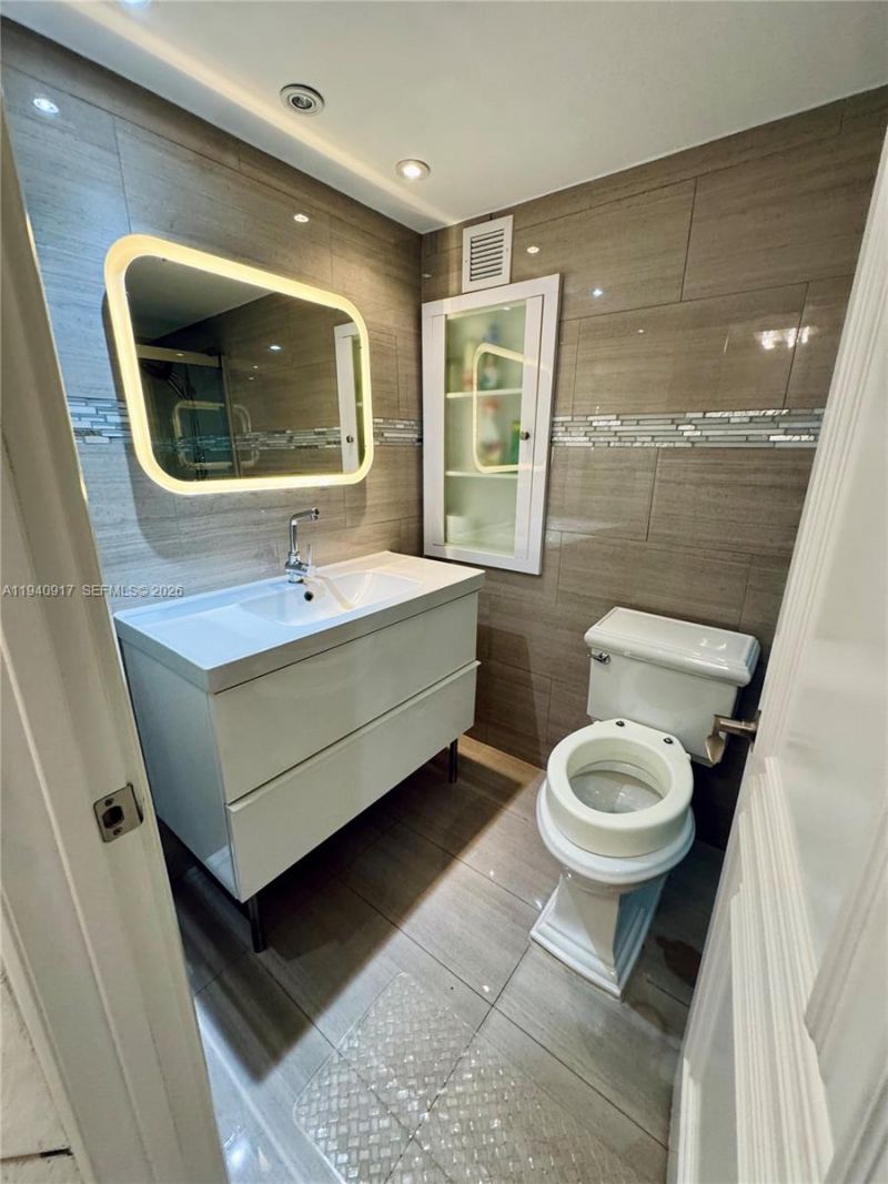 1920 S Ocean Dr, Unit 6A, Hallandale Beach, FL 33009 Photo