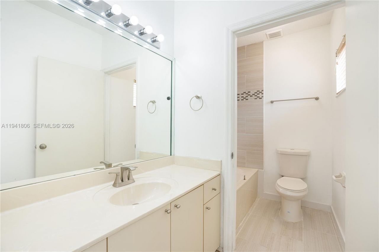 5655 SW 163rd Path, Miami, FL 33193 Photo