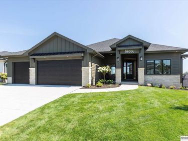 19006 Acorn Drive, Gretna, NE 68028