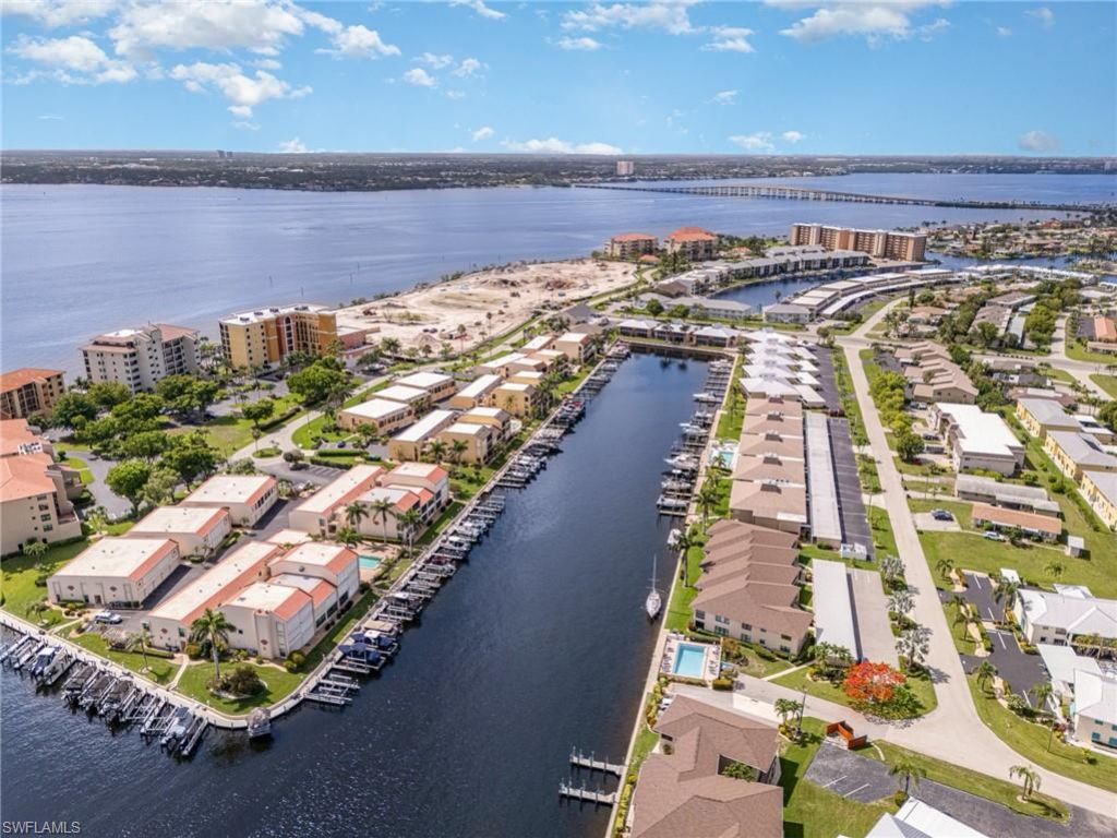 4001 SE 19th Pl, Unit B1, Cape Coral, FL 33904 Photo