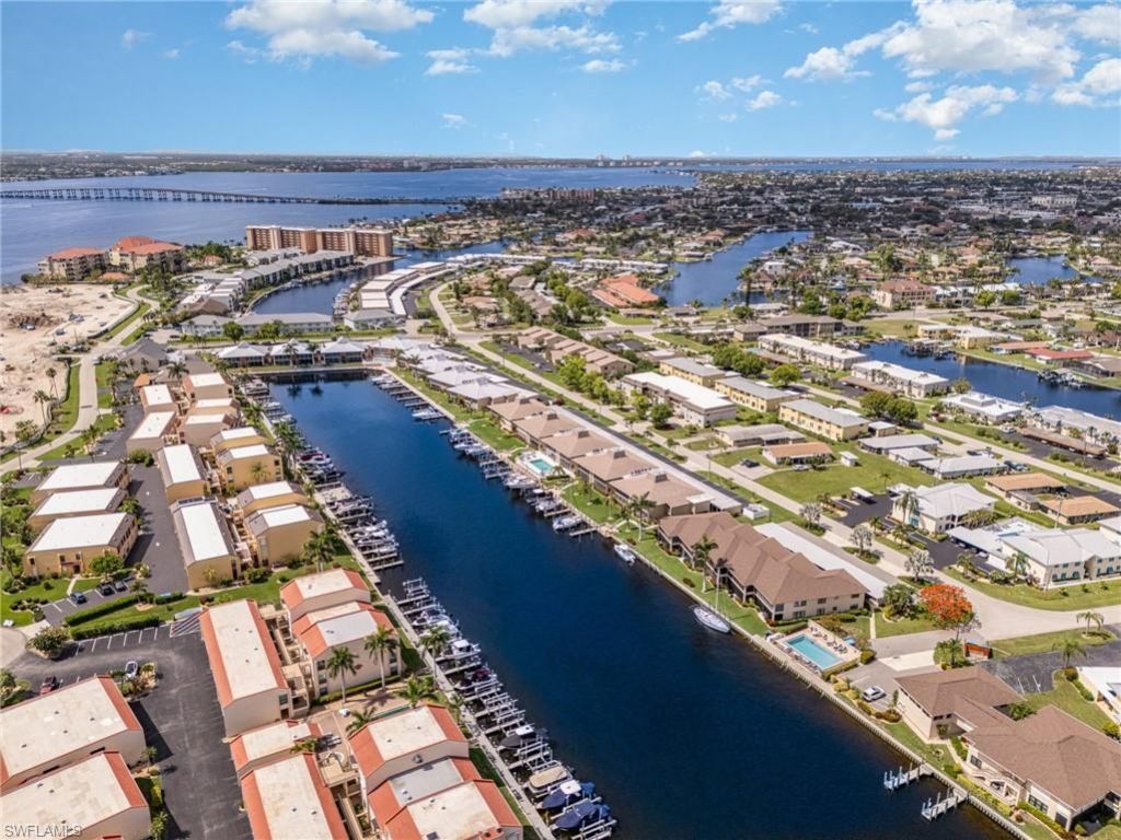 4001 SE 19th Pl, Unit B1, Cape Coral, FL 33904 Photo