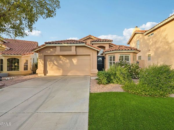 6560 E SADDLEBACK Street, Mesa, AZ 85215