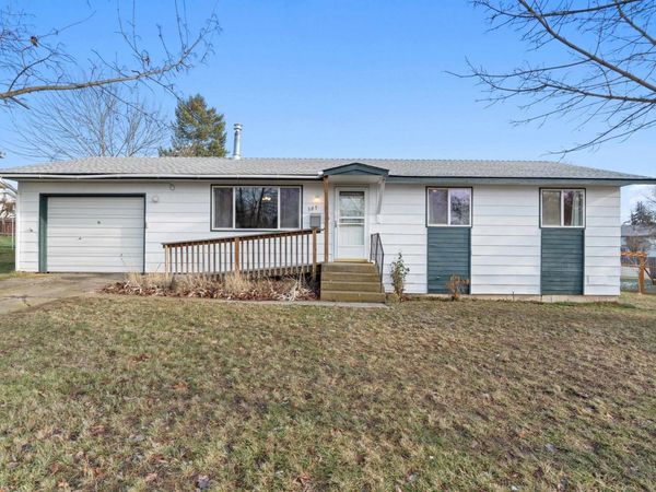 305 Holladay Dr, Cheney, WA 99004
