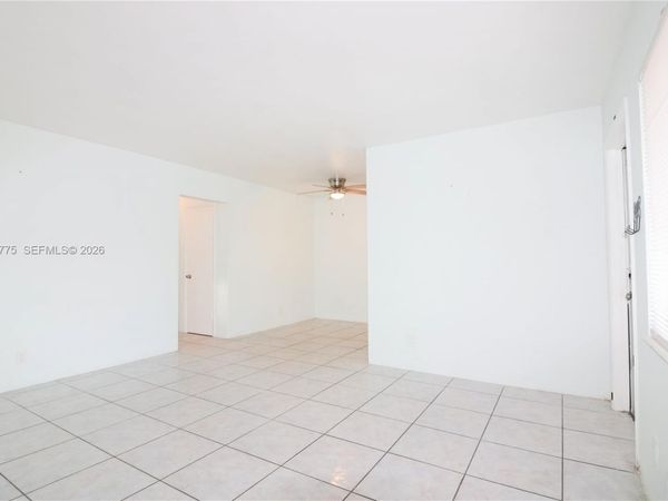 712 NE 8th St, Unit 204, Hallandale Beach, FL 33009