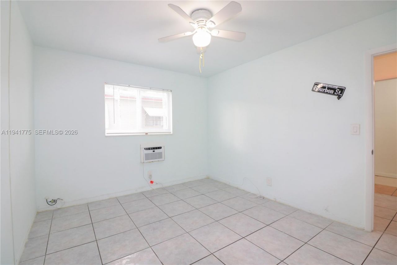 712 NE 8th St, Unit 204, Hallandale Beach, FL 33009 Photo