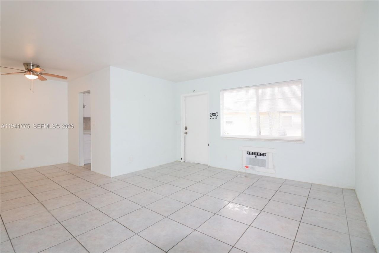 712 NE 8th St, Unit 204, Hallandale Beach, FL 33009 Photo
